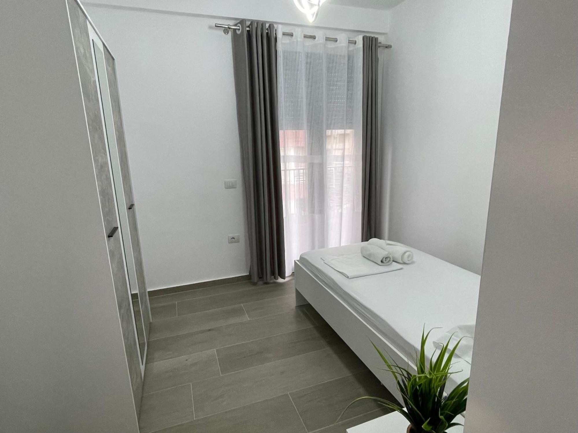 Modern Apartment In Central Vlorë エクステリア 写真