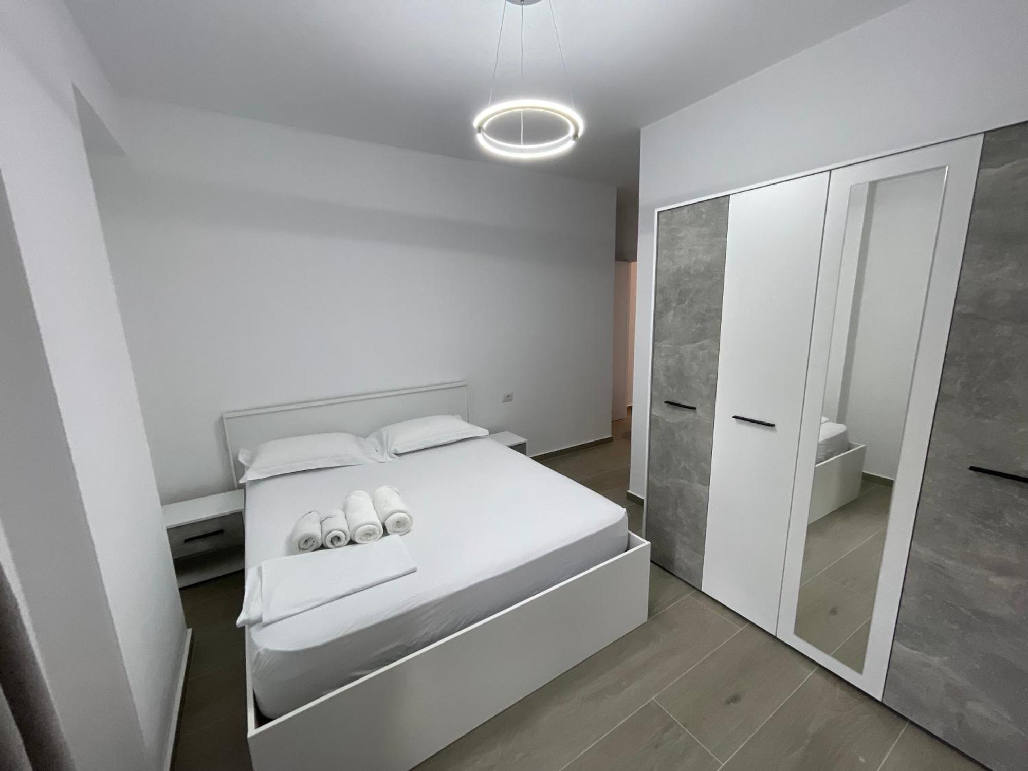 Modern Apartment In Central Vlorë エクステリア 写真
