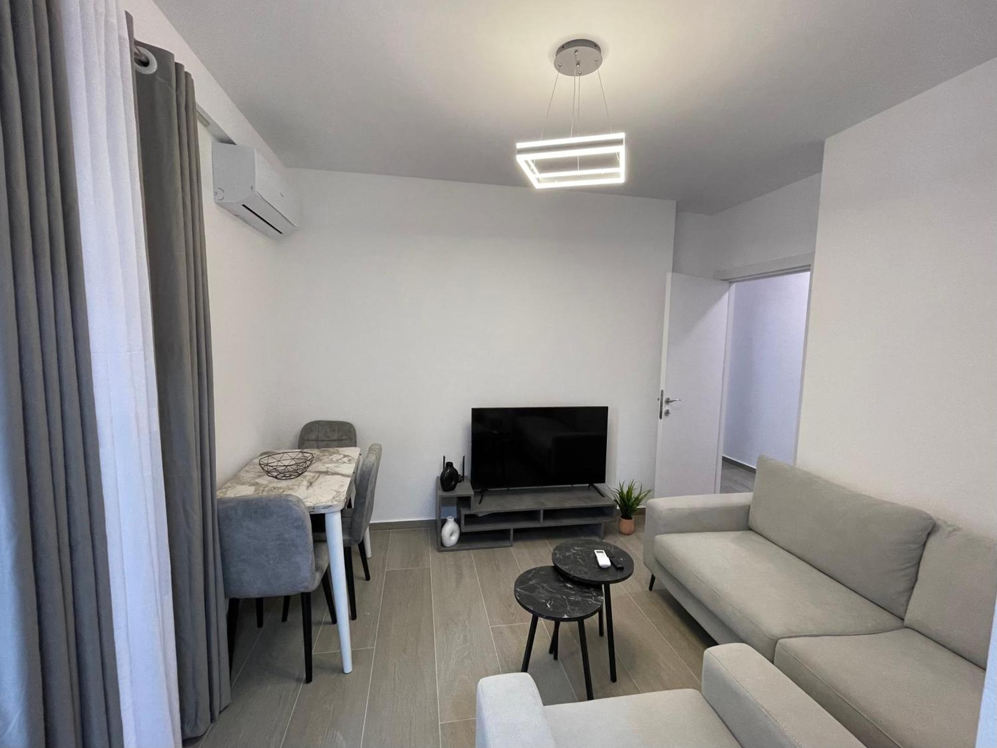Modern Apartment In Central Vlorë エクステリア 写真