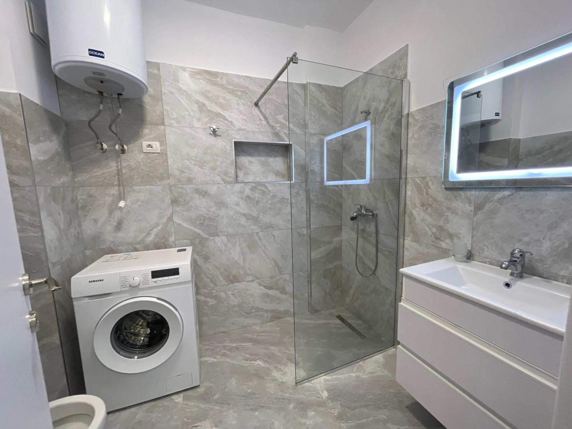 Modern Apartment In Central Vlorë エクステリア 写真